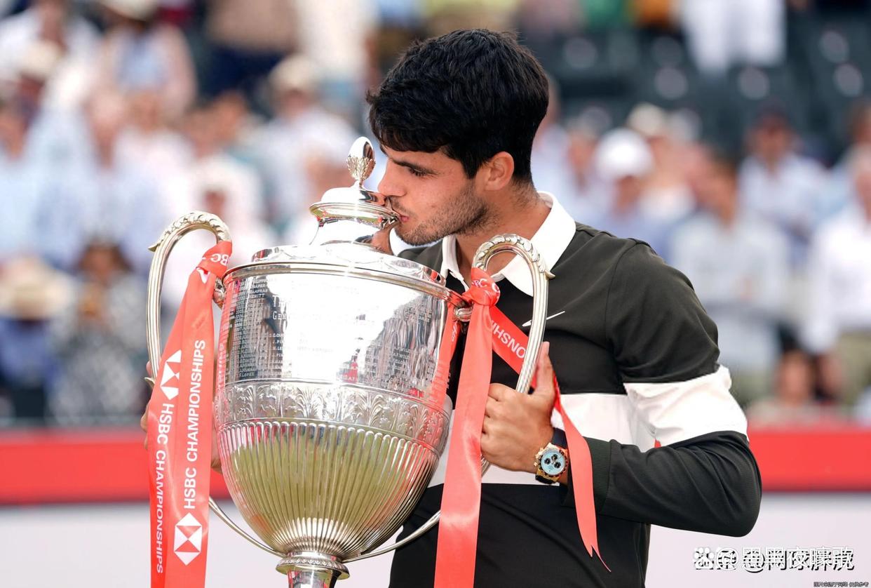 拉沃尔杯逆转戴维斯杯，阿尔卡拉斯惊艳四座