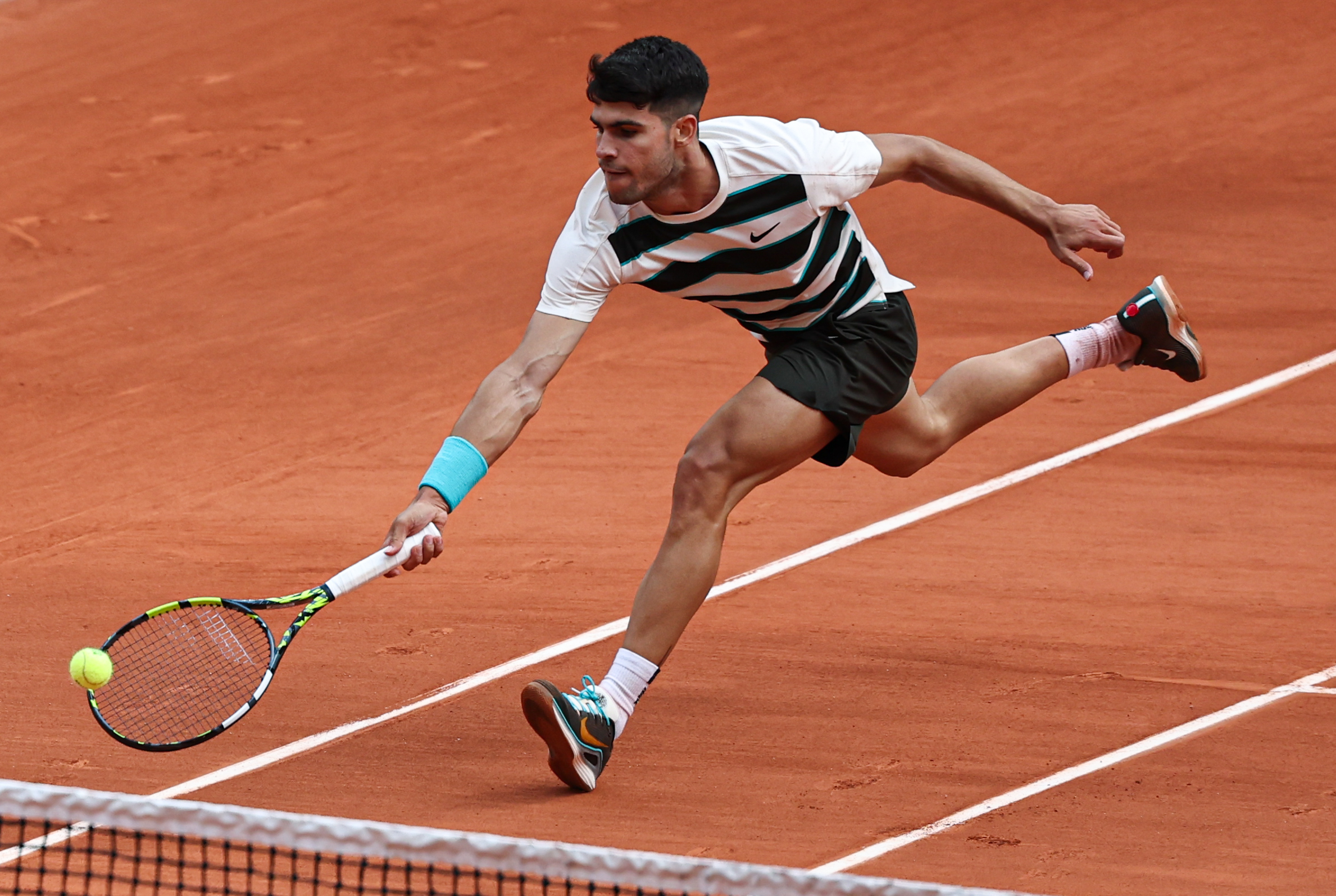 戴维斯杯逆转法网，阿尔卡拉斯统治全场