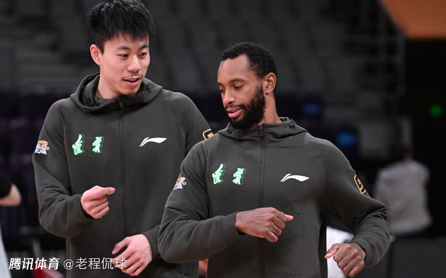 新疆队逆转四川队，张镇麟统治全场